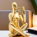 Escultura Decorativa Abstrata Figura Pensando em Resina Dourada | Estátua Moderna para Sala, Escritório e Biblioteca