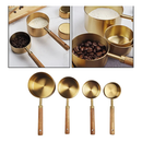 Kit 4 Colheres Medidoras de Metal Dourado com Cabo de Madeira Medidas Precisas e Design Sofisticado
