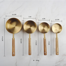 Kit 4 Colheres Medidoras de Metal Dourado com Cabo de Madeira Medidas Precisas e Design Sofisticado